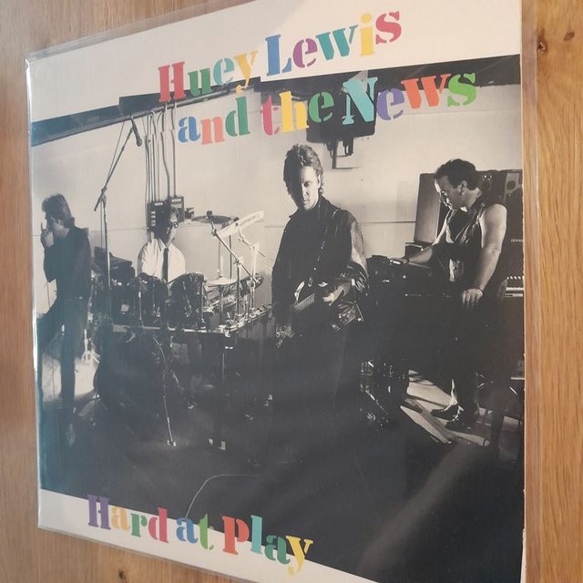 Huey Lewis And The News - Hard At Play