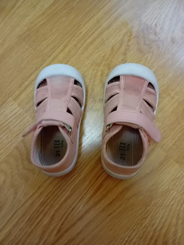 Zapatillas rosa. Talla 21.