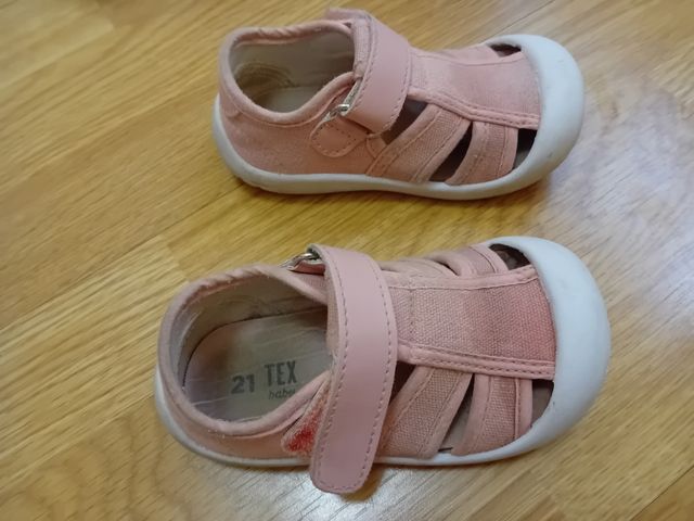 Zapatillas rosa. Talla 21.