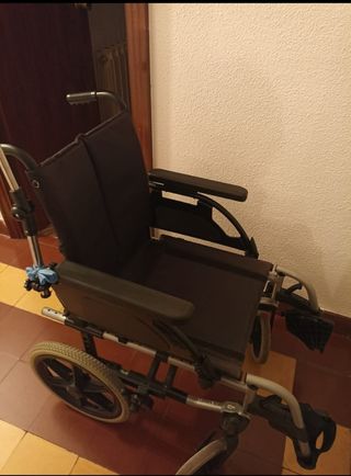 Silla de ruedas plegable