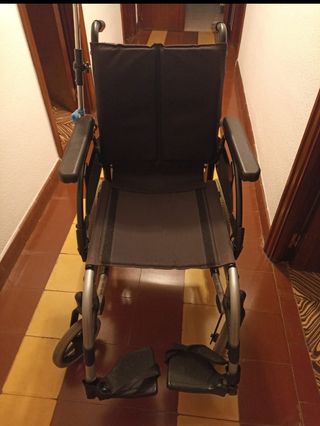 Silla de ruedas plegable