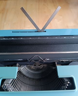 Maquina de escribir Olivetti STUDIO 46