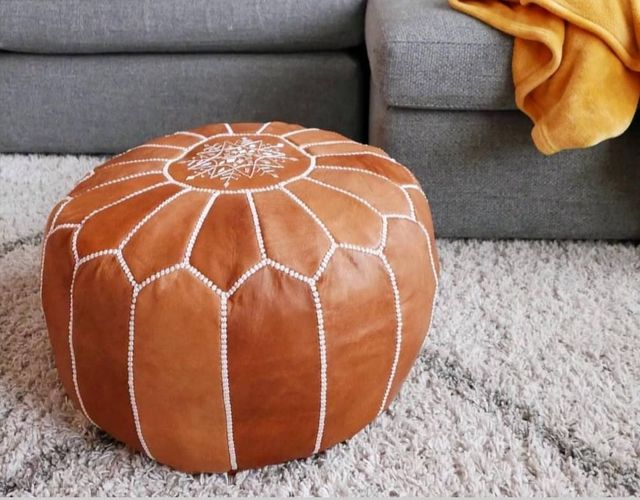 Puff de couro marroquino