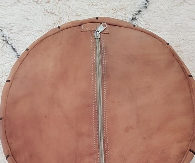 Puff de couro marroquino