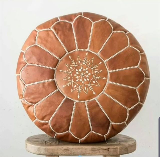 Puff de couro marroquino