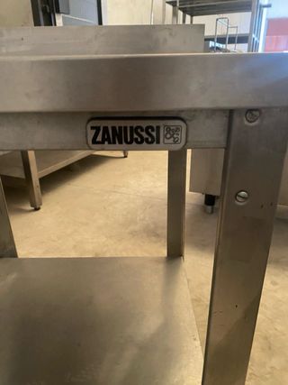 Mesa de acero inoxidable