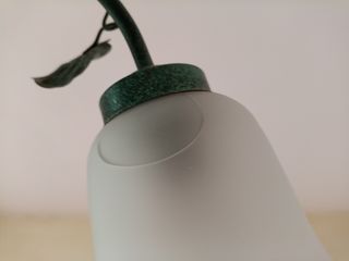 Lámpara metálica tipo forja.