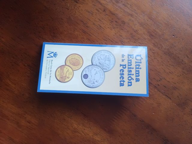 Cartera 2 monedas, 2000 y 100 pts año 2001