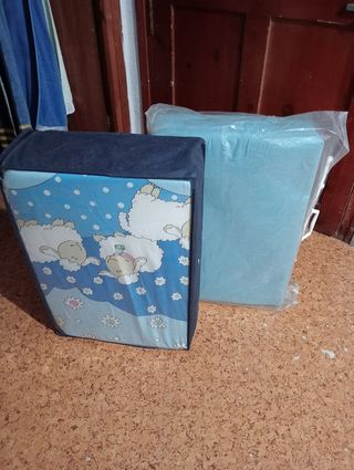 Dos colchones para cunas 
