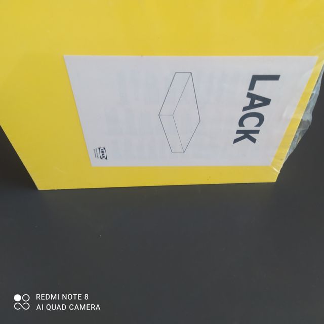 Estante Ikea amarillo.