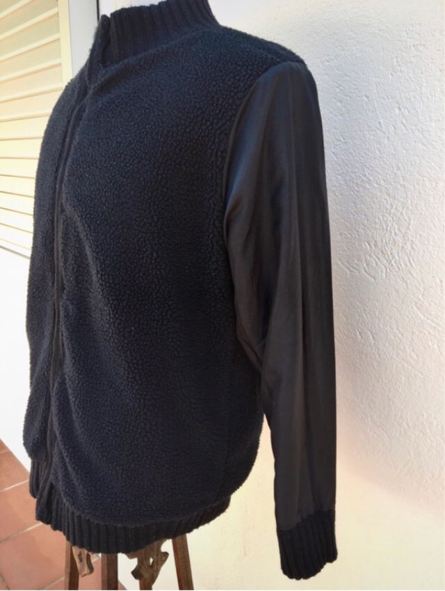 Chaqueta forrada con cremallera y botones