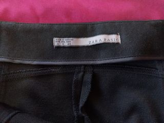 Falda tubo negra, tela gruesa, elástica. Talla M