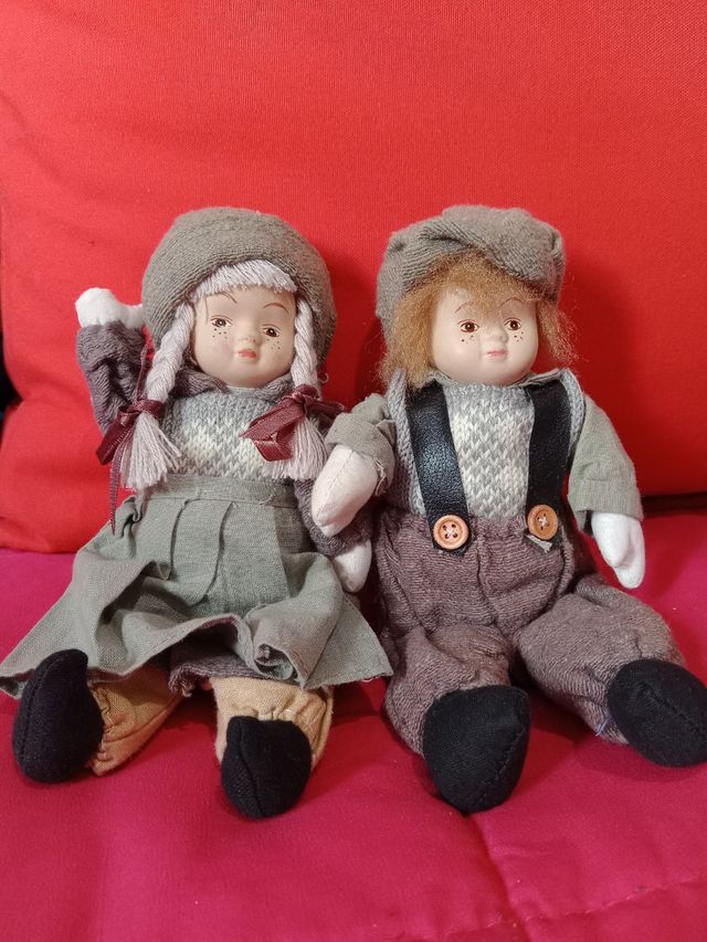 Pareja de muñecos de porcelana 