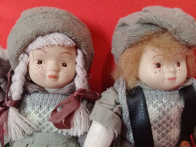 Pareja de muñecos de porcelana 