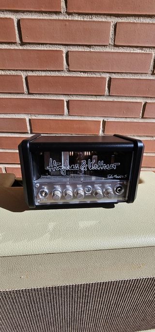 Amplificador a valvulas de guitarra Hughes