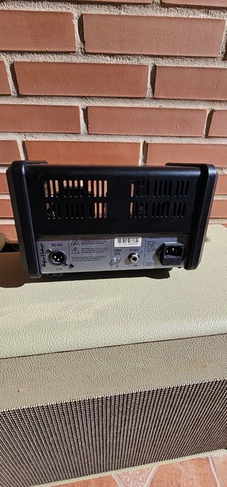 Amplificador a valvulas de guitarra Hughes