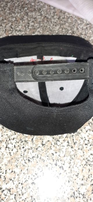 Cappellino  nero con stampa  EK