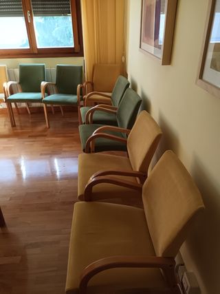 Sillas tapizadas con apoyabrazos