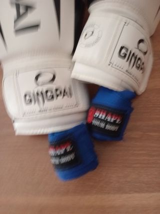 Guantes y vendas de boxeo