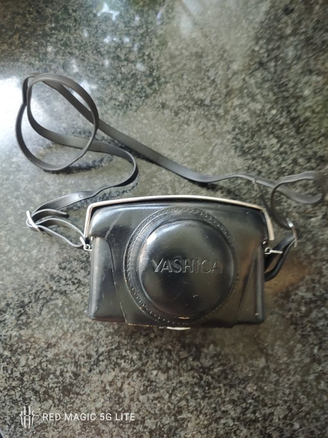 Cámara de fotos antigua yashica