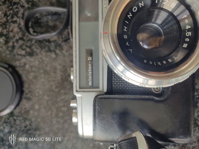 Cámara de fotos antigua yashica