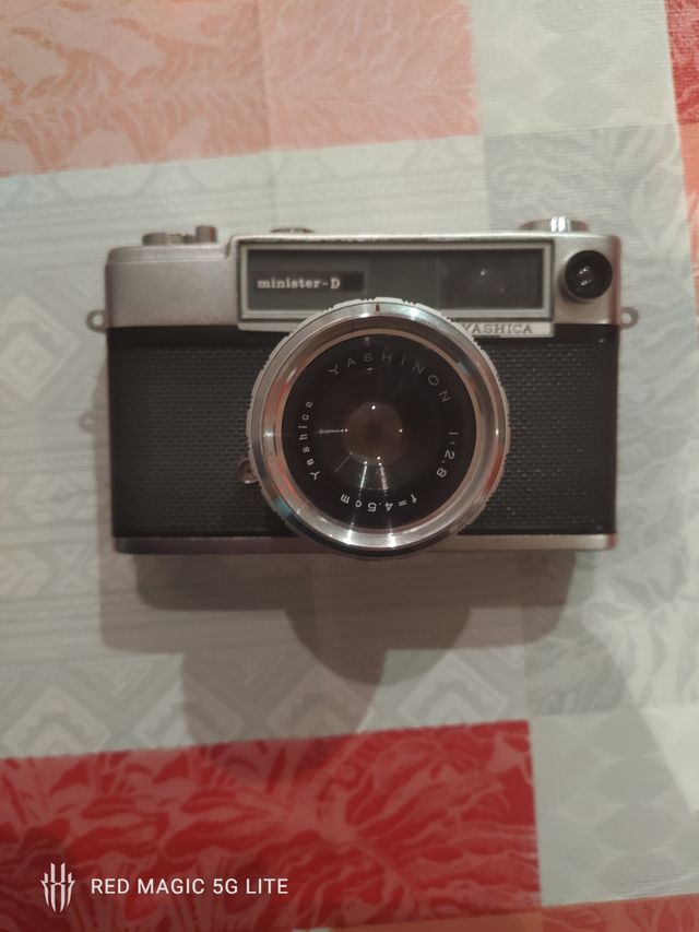 Cámara de fotos antigua yashica