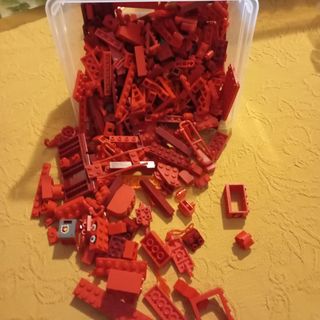 LEGO mattoncini rossi