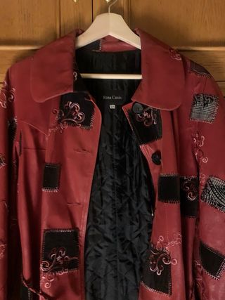 Gabardina de Rosa Casás .Elegancia y versatilidad