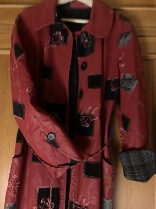 Gabardina de Rosa Casás .Elegancia y versatilidad