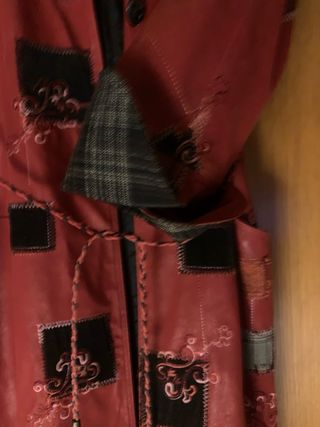 Gabardina de Rosa Casás .Elegancia y versatilidad