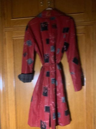 Gabardina de Rosa Casás .Elegancia y versatilidad