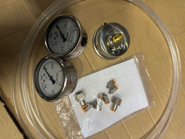 Manometro glicerina 2.5 bar con tubería