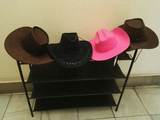 Sombreros.