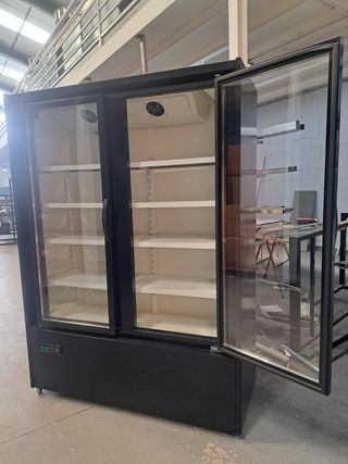 MURAL EXPOSITOR ACRISTALADO FABRICADO A MEDIDA