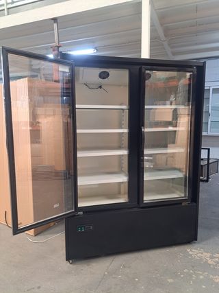 MURAL EXPOSITOR ACRISTALADO FABRICADO A MEDIDA