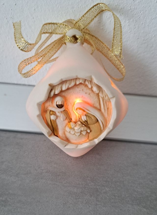 Presepe con luci colorate da appendere