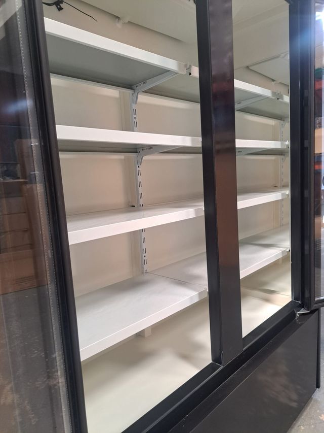 MURALES EXPOSTORES ACRISTALADOS A MEDIDA