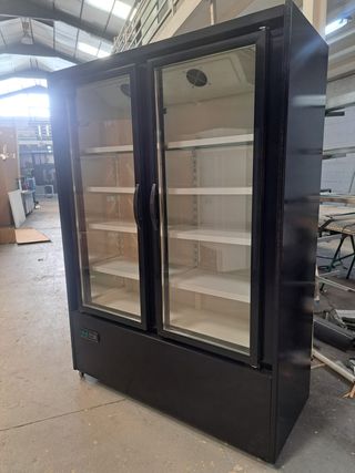 MURALES EXPOSTORES ACRISTALADOS A MEDIDA