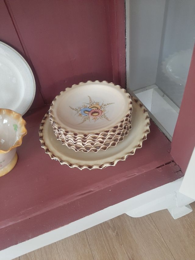 Loza antigua con firma