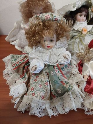 6 bambole in ceramica