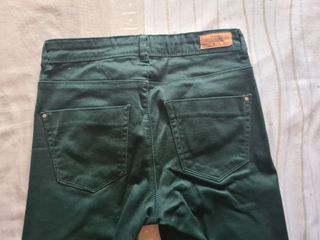 Pantalón largo verde Zara