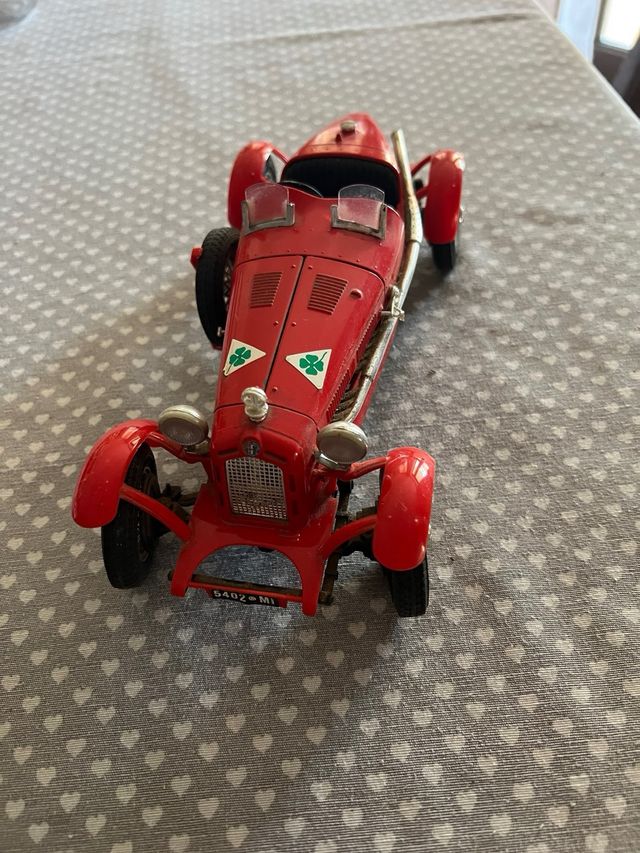 Modellino Auto Bburago 1/18 Alfa Romeo 2300 Monza