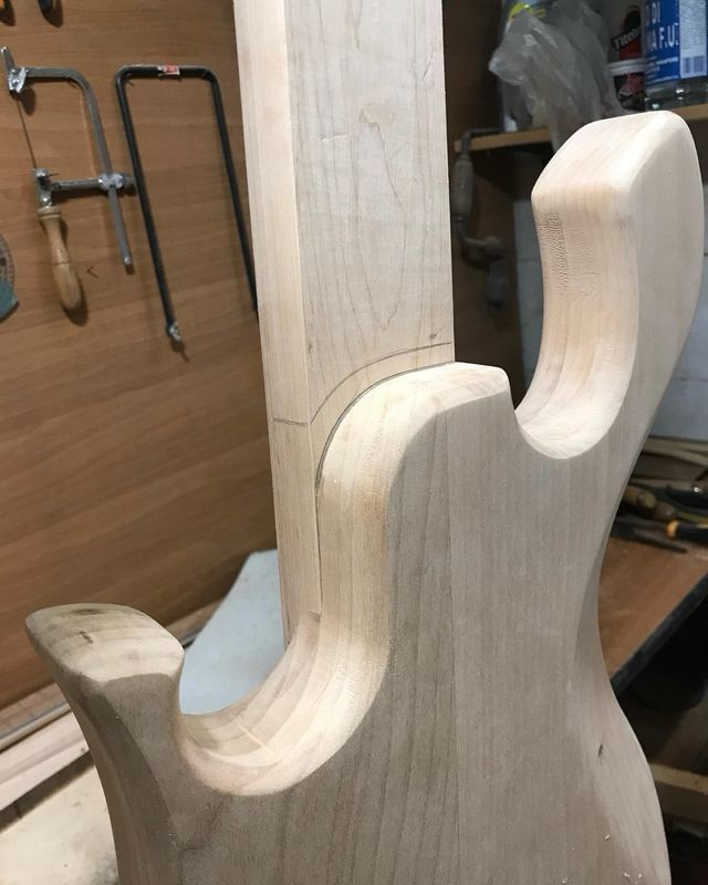 Basso 5 corde artigianale fatto a mano