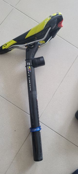 Sillin y tija de carbono con luZ