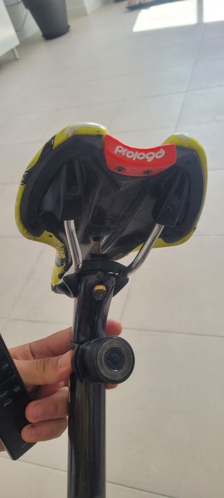 Sillin y tija de carbono con luZ