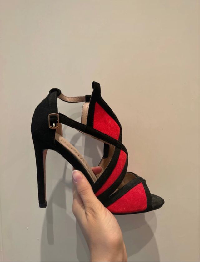 Sandalo bicolore tacco a spillo 