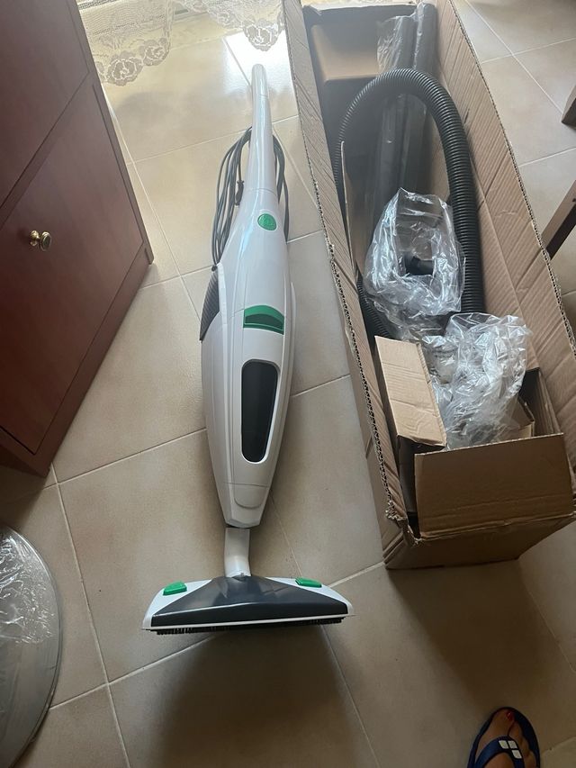 Aspirapolvere con accssori nuovo