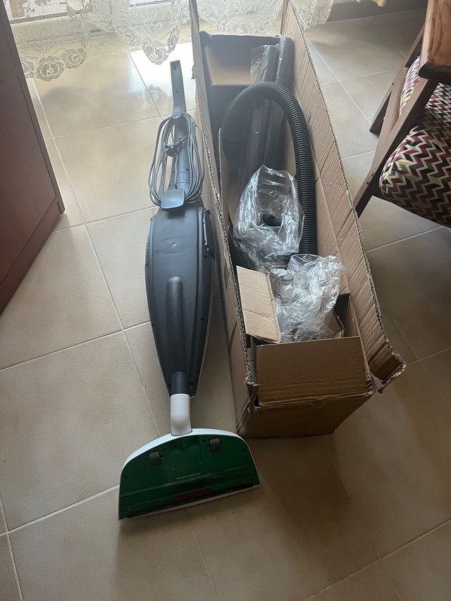 Aspirapolvere con accssori nuovo