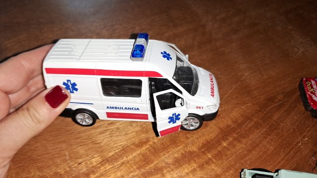 Coches + ambulancia juguete