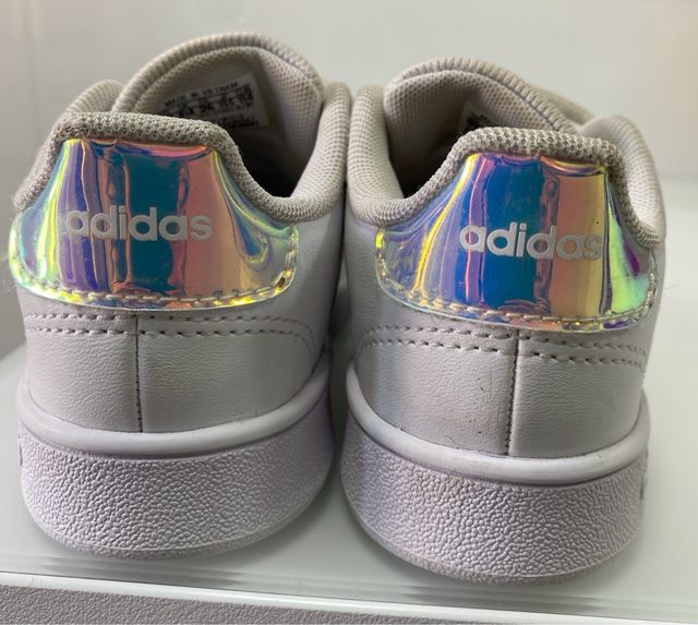 Zapatillas niña Adidas. Talla 26
